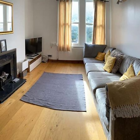 3 Double Bedroomed Flat, Acton. London, Uk Екстер'єр фото