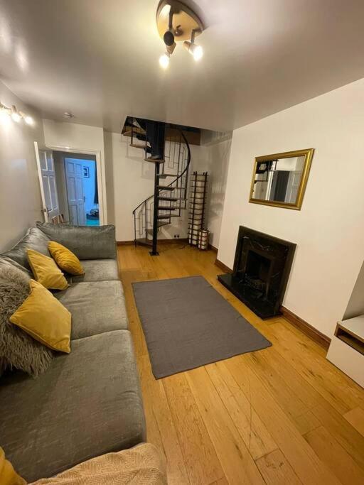 3 Double Bedroomed Flat, Acton. London, Uk Екстер'єр фото